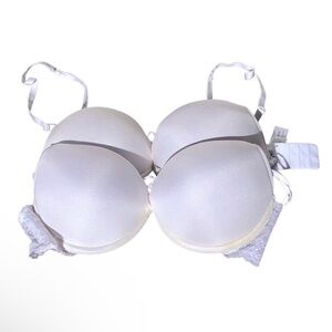 2 Frederick’s Of Hollywood White Push Up Bras, 32D
